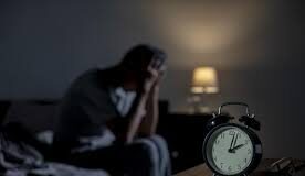 A conexão entre o sono e a queda de cabelo