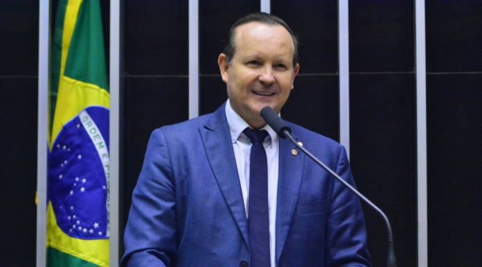 Deputado Márcio Honaiser propõe pensão mensal vitalícia a crianças com microcefalia causada pelo zika vírus.
