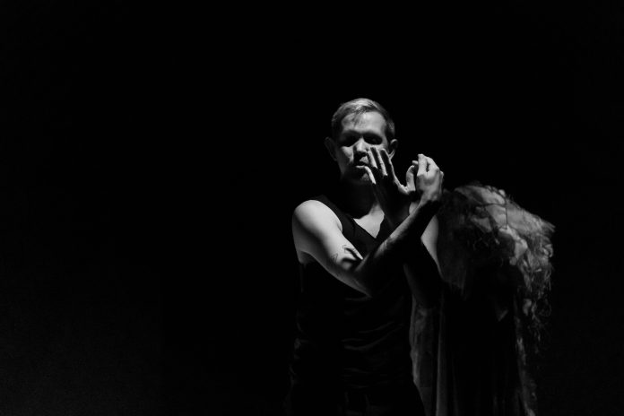 Espetáculo Aparições, do grupo Redemoinho de Dança - Fotos - Victor Martins_Divulgação