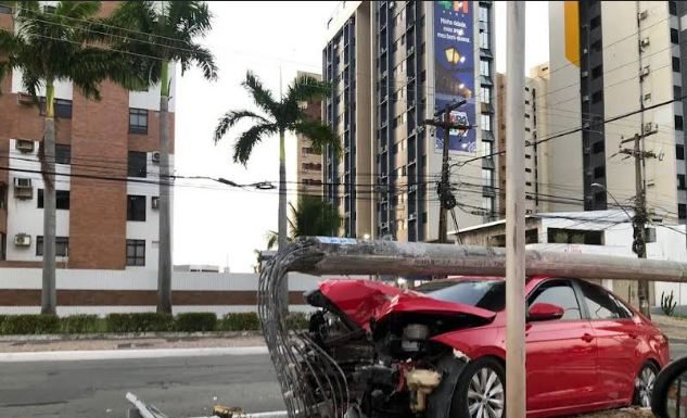 Advogada esclarece: quem derruba poste é responsável pelos custos do reparo